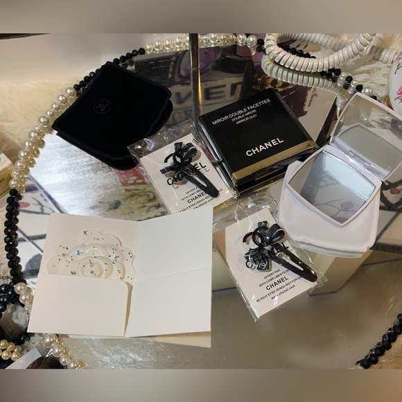 STUNNING 😍 NEW Chanel cosmetics sack with samples and Storage book( handmade) - Picture 8 of 16